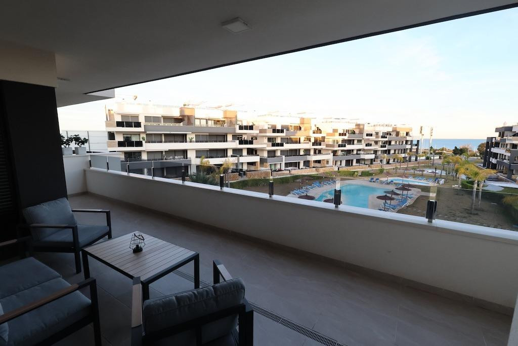 For sale - 2 Bedroom 2 Bathroom Apartment - Middle Floor Apartment in Orihuela - Punta Prima  - Alicante