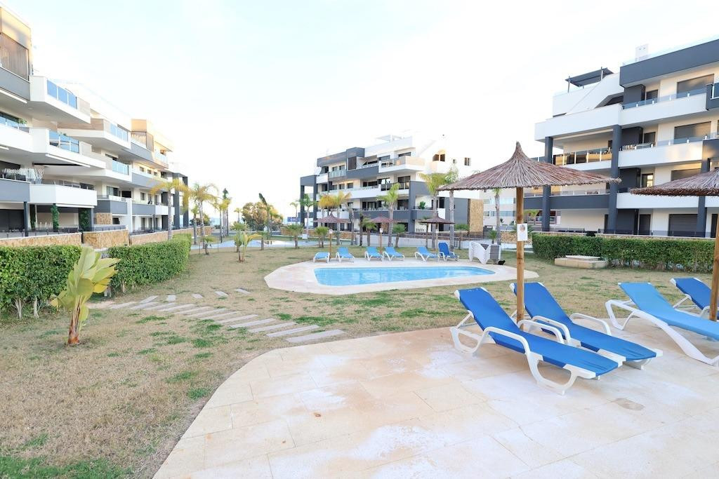 For sale - 2 Bedroom 2 Bathroom Apartment - Middle Floor Apartment in Orihuela - Punta Prima  - Alicante
