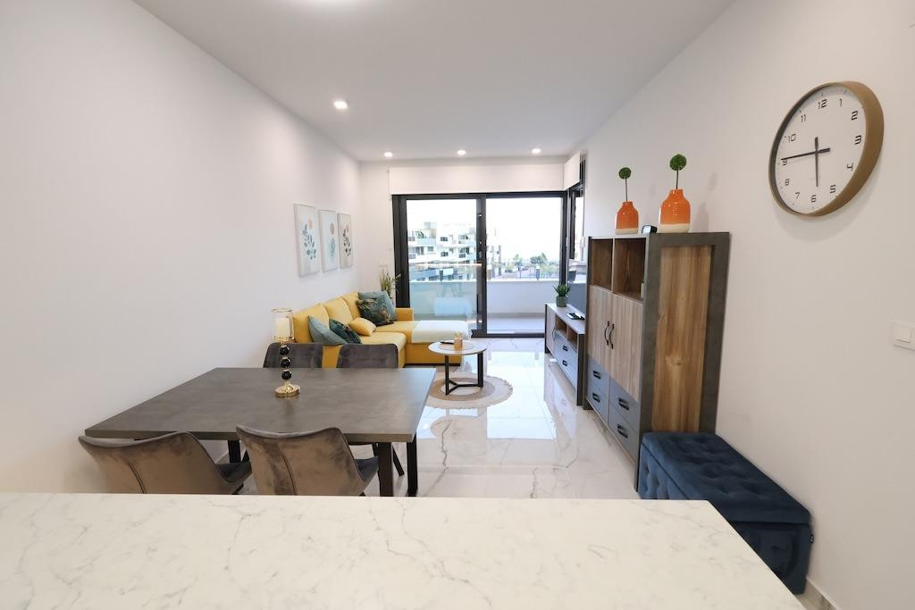 For sale - 2 Bedroom 2 Bathroom Apartment - Middle Floor Apartment in Orihuela - Punta Prima  - Alicante