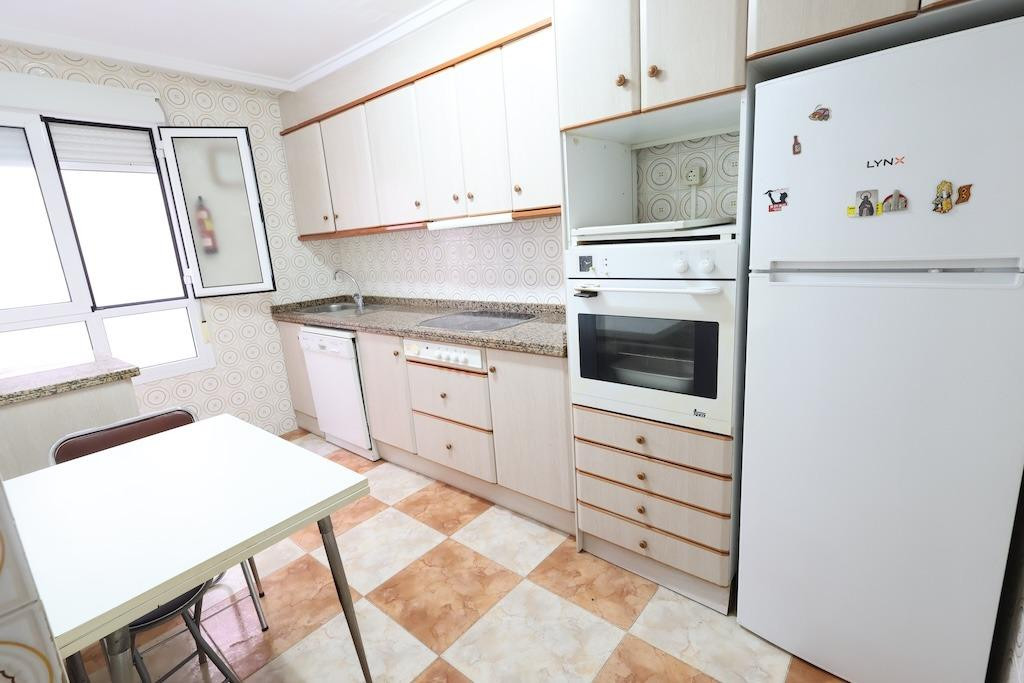 For sale - 3 Bedroom 2 Bathroom Apartment - Middle Floor Apartment in Torrevieja - Playa Del Cura  - Alicante