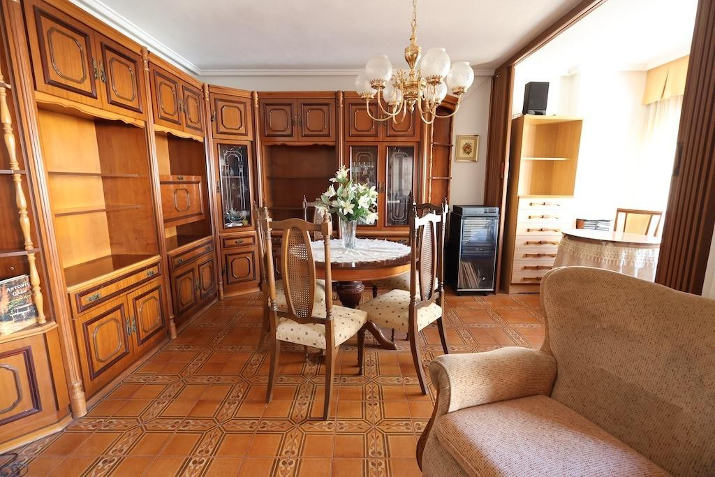 For sale - 3 Bedroom 2 Bathroom Apartment - Middle Floor Apartment in Torrevieja - Playa Del Cura  - Alicante