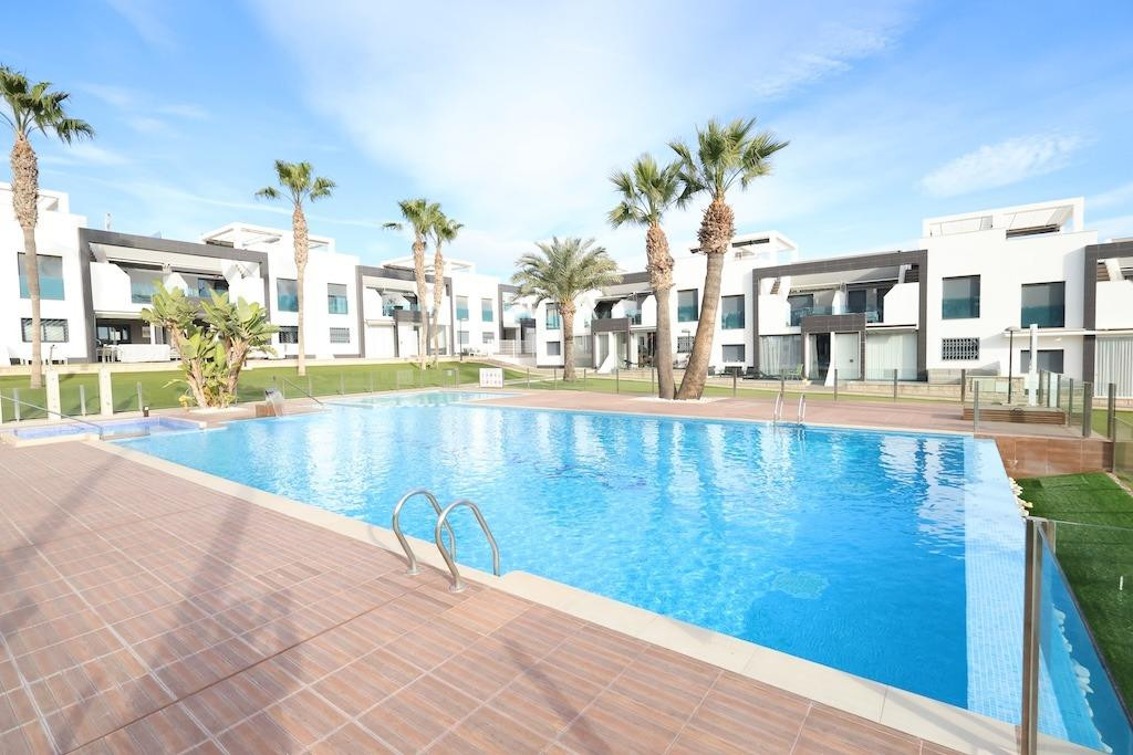 For sale - 2 Bedroom 2 Bathroom House - Bungalow in Orihuela - La Zenia  - Alicante