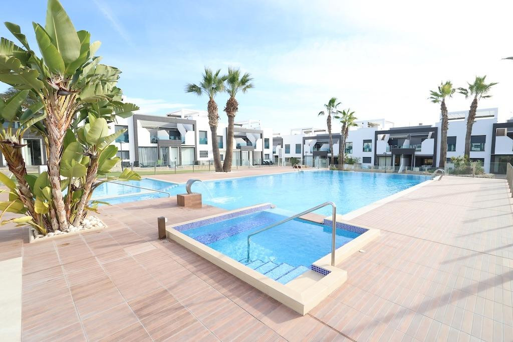 For sale - 2 Bedroom 2 Bathroom House - Bungalow in Orihuela - La Zenia  - Alicante