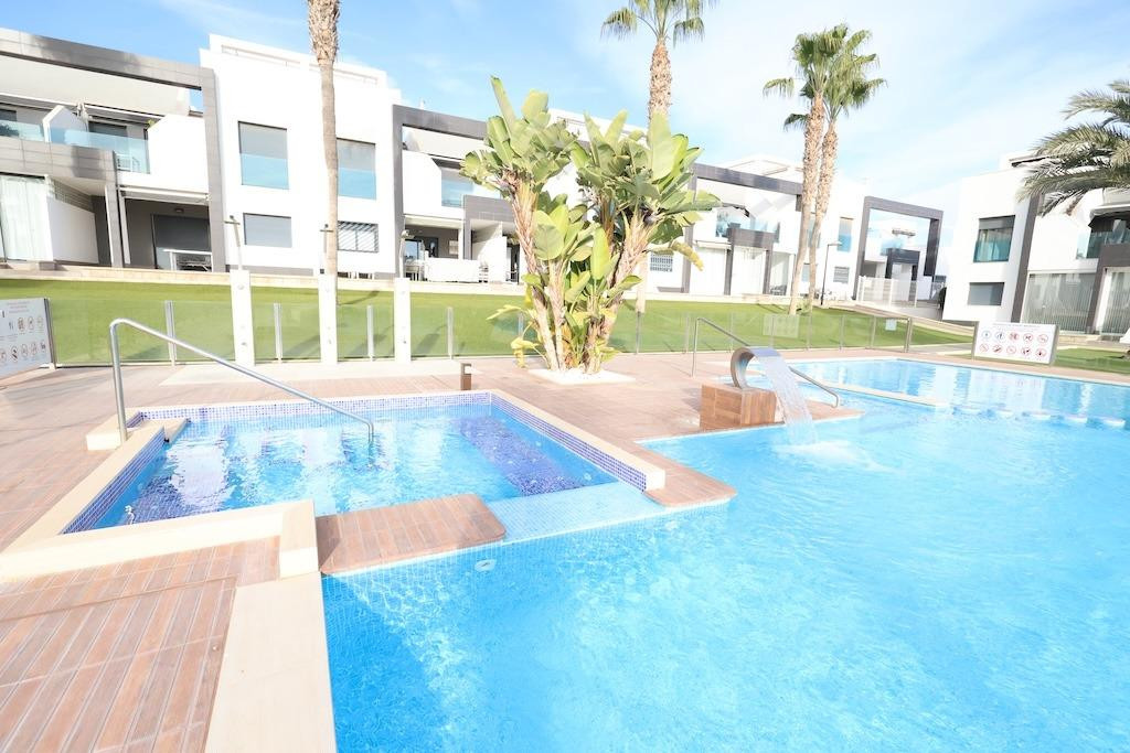 For sale - 2 Bedroom 2 Bathroom House - Bungalow in Orihuela - La Zenia  - Alicante