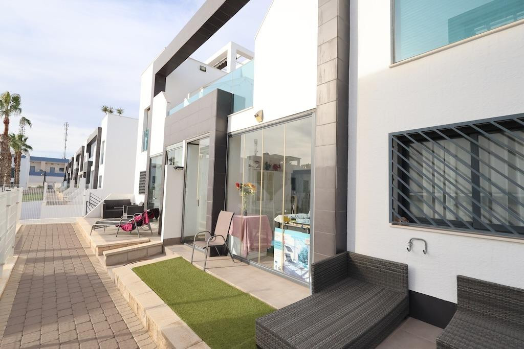 For sale - 2 Bedroom 2 Bathroom House - Bungalow in Orihuela - La Zenia  - Alicante