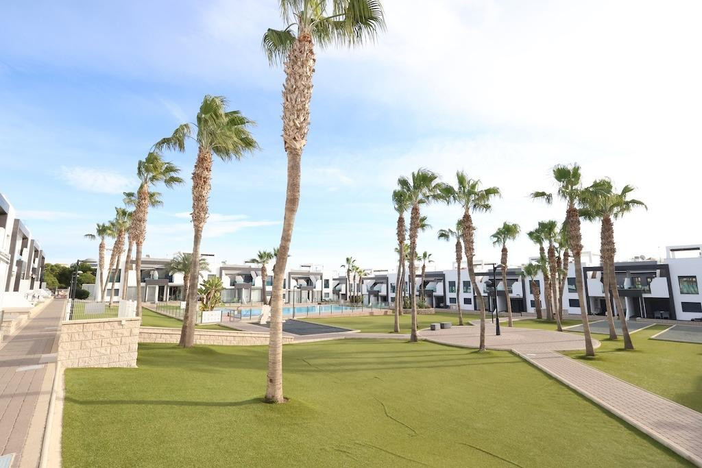 For sale - 2 Bedroom 2 Bathroom House - Bungalow in Orihuela - La Zenia  - Alicante