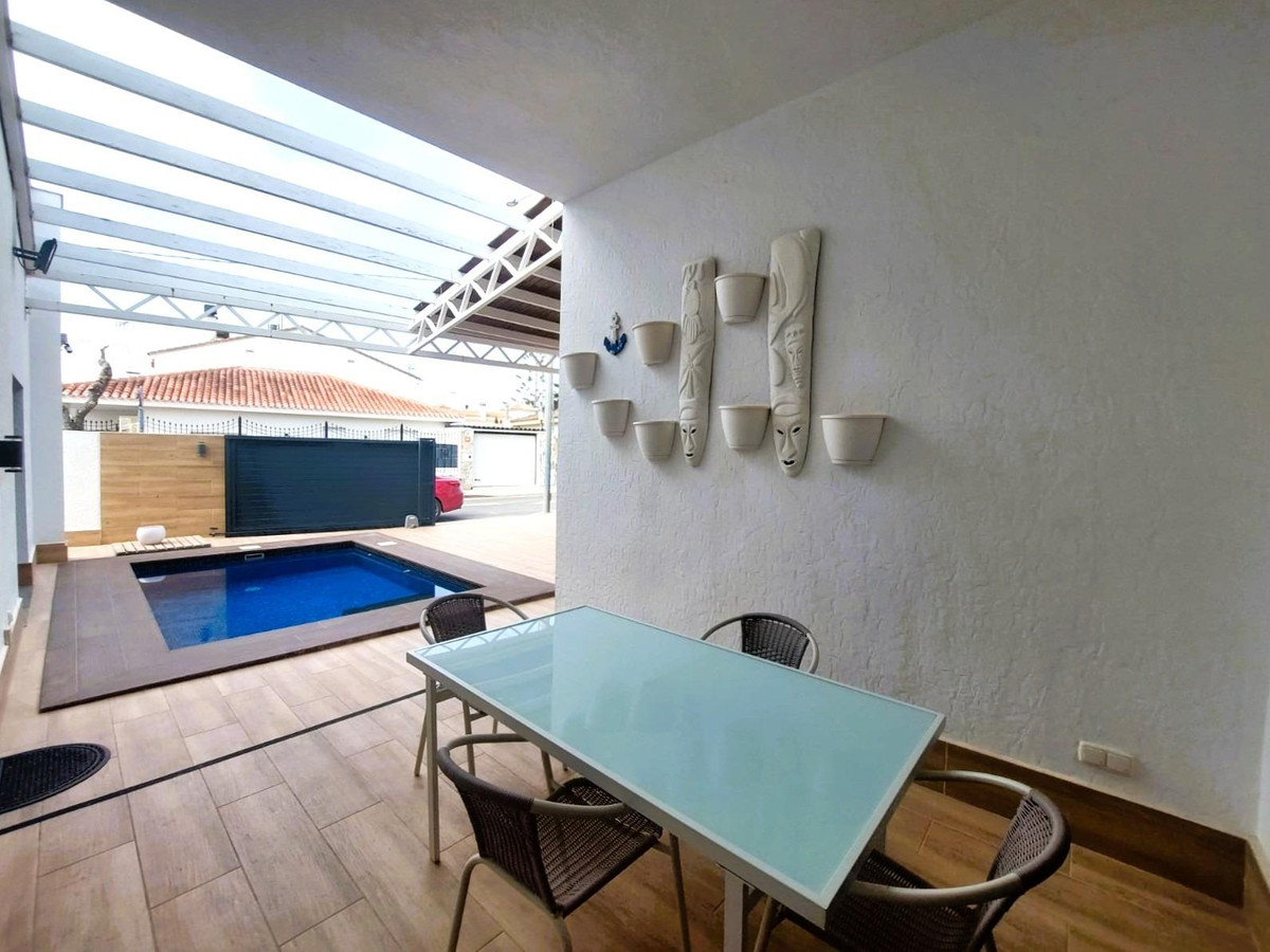 For sale - 3 Bedroom 2 Bathroom House - Detached Villa in Pilar de la Horadada - Torre de la Horadada  - Alicante