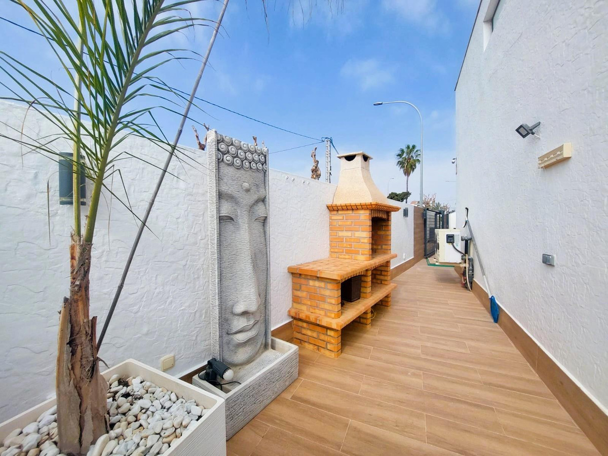 For sale - 3 Bedroom 2 Bathroom House - Detached Villa in Pilar de la Horadada - Torre de la Horadada  - Alicante