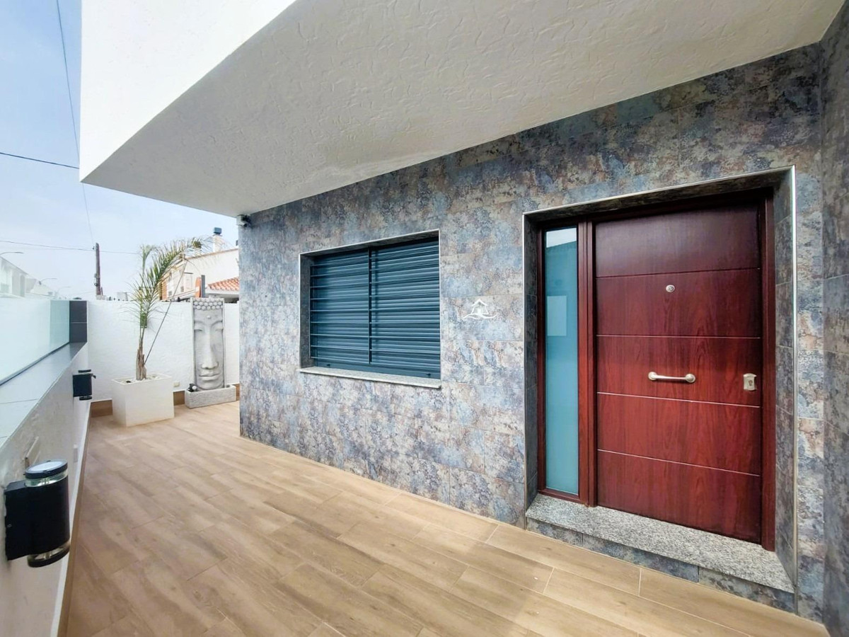 For sale - 3 Bedroom 2 Bathroom House - Detached Villa in Pilar de la Horadada - Torre de la Horadada  - Alicante