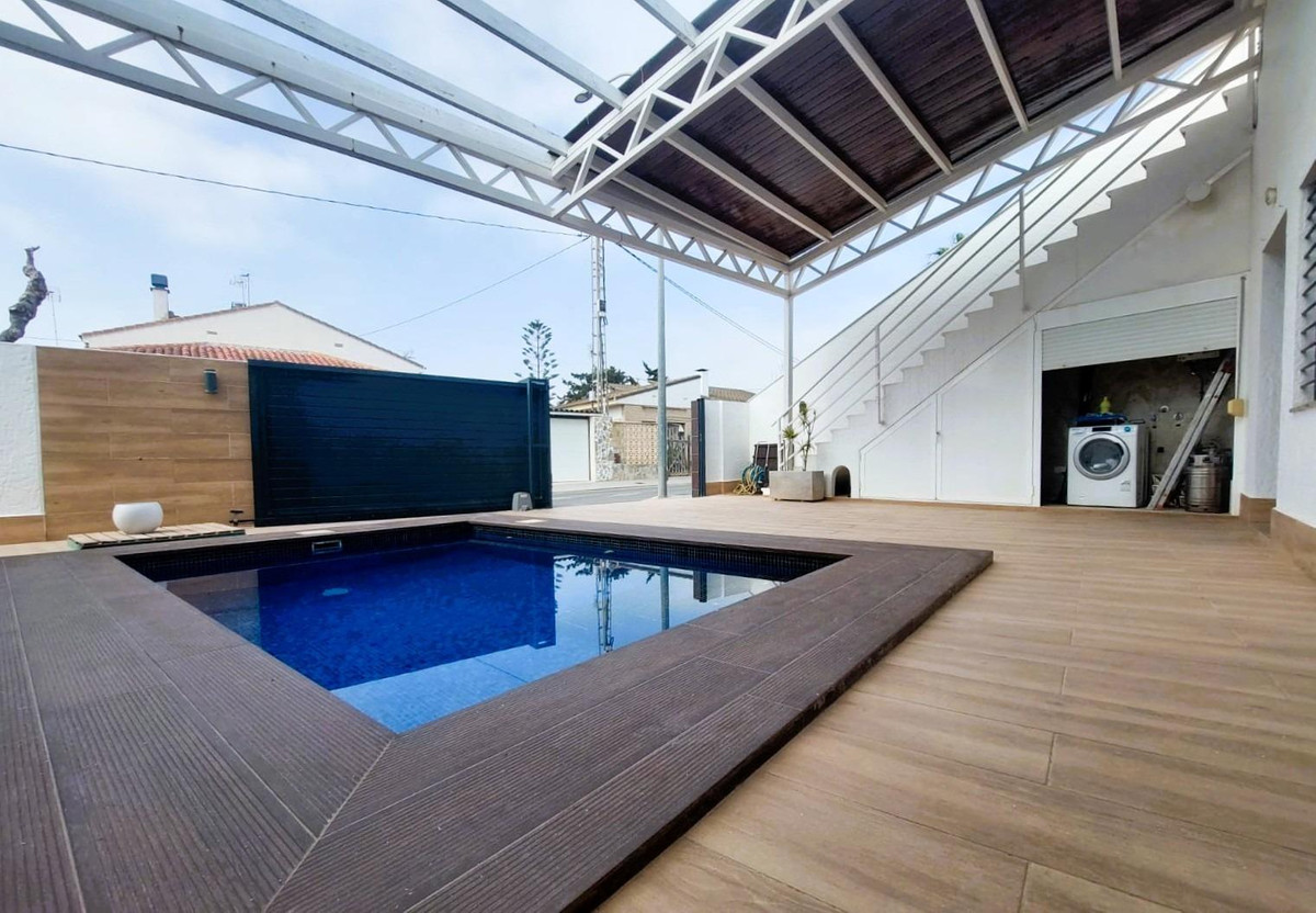 For sale - 3 Bedroom 2 Bathroom House - Detached Villa in Pilar de la Horadada - Torre de la Horadada  - Alicante