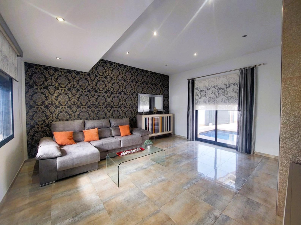 For sale - 3 Bedroom 2 Bathroom House - Detached Villa in Pilar de la Horadada - Torre de la Horadada  - Alicante