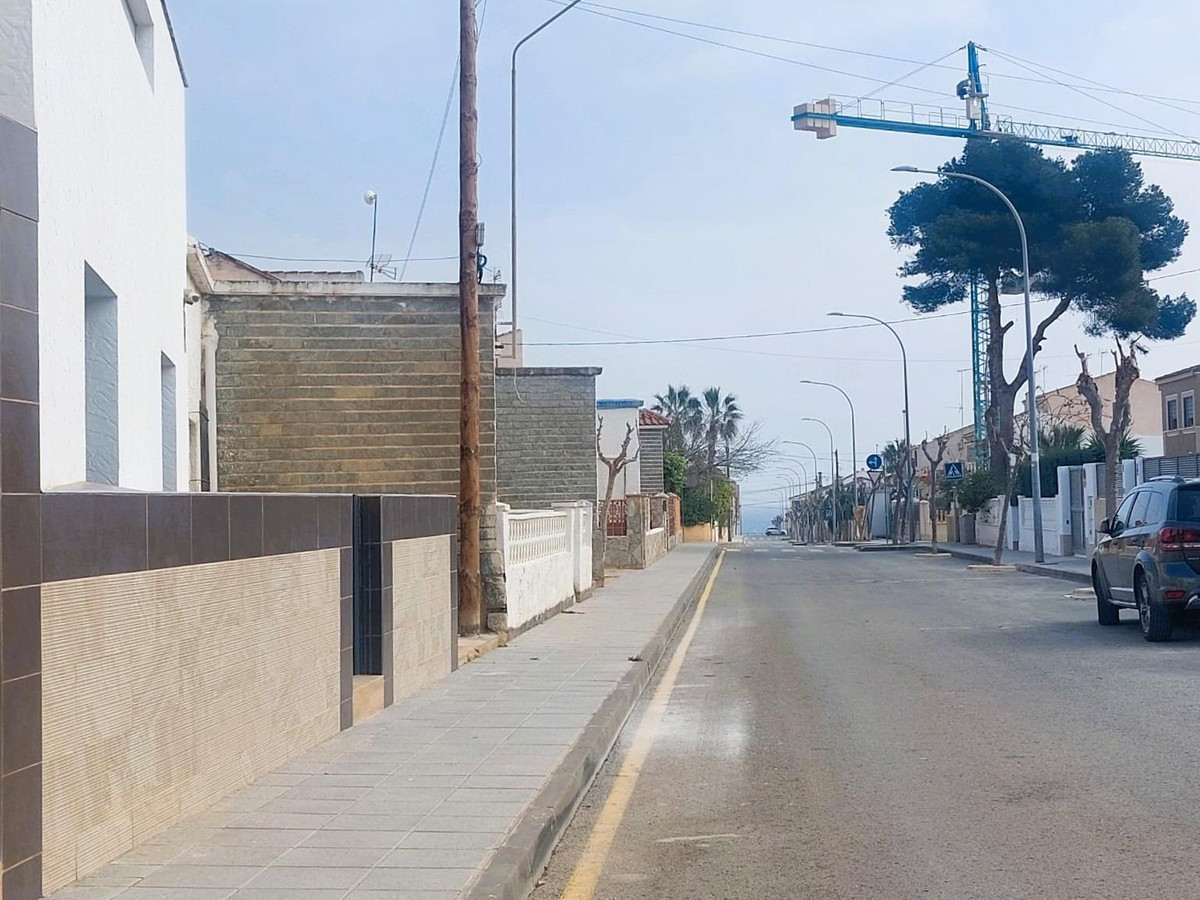 For sale - 3 Bedroom 2 Bathroom House - Detached Villa in Pilar de la Horadada - Torre de la Horadada  - Alicante