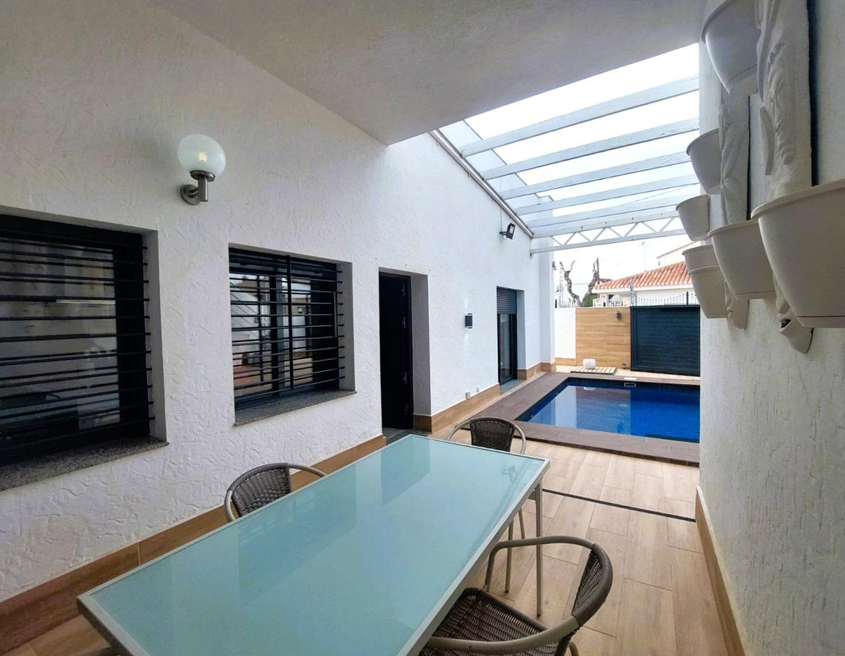 For sale - 3 Bedroom 2 Bathroom House - Detached Villa in Pilar de la Horadada - Torre de la Horadada  - Alicante