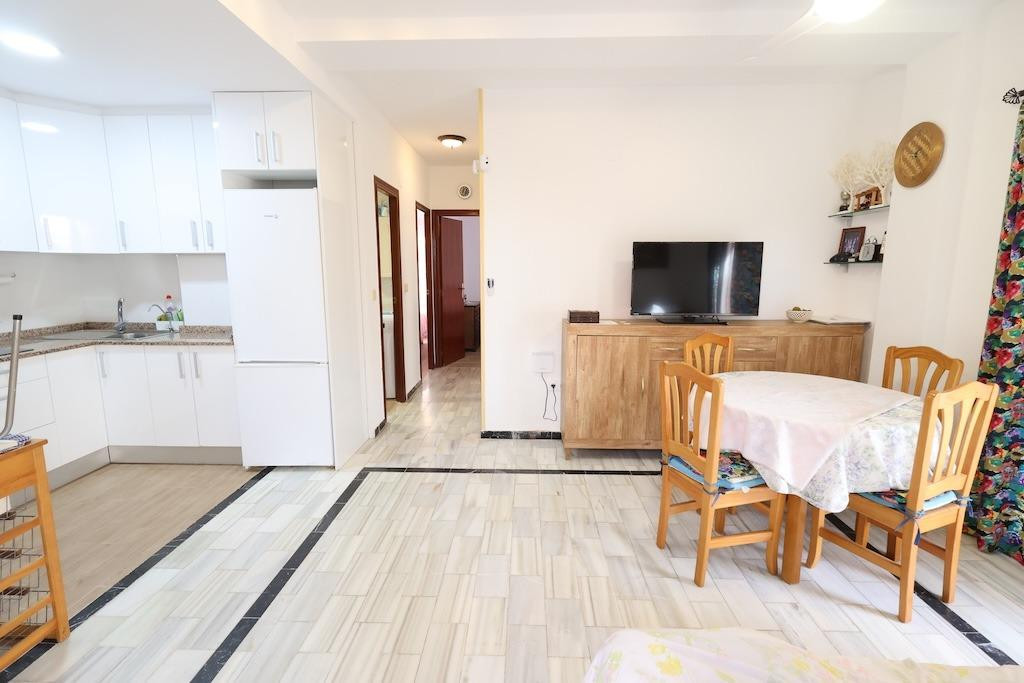 For sale - 3 Bedroom 1 Bathroom Apartment - Middle Floor Apartment in Torrevieja - Torrevieja Centro  - Alicante