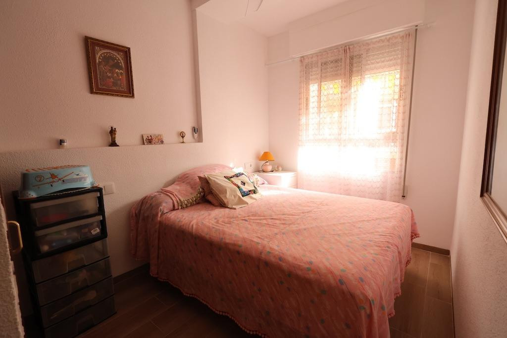 For sale - 3 Bedroom 1 Bathroom Apartment - Middle Floor Apartment in Torrevieja - Torrevieja Centro  - Alicante