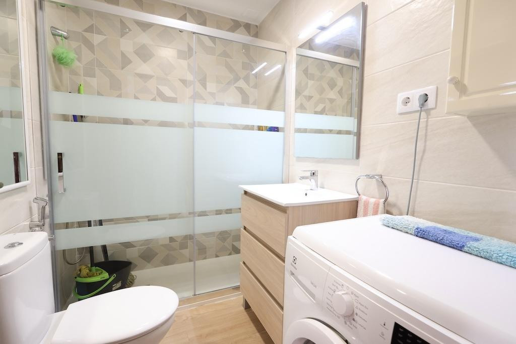 For sale - 3 Bedroom 1 Bathroom Apartment - Middle Floor Apartment in Torrevieja - Torrevieja Centro  - Alicante