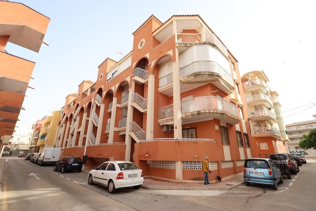 3 Bedroom 1 Bathroom Apartment - Middle Floor Apartment in Torrevieja