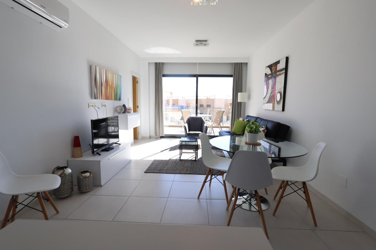 For sale - 2 Bedroom 2 Bathroom Apartment - Middle Floor Apartment in Orihuela - La Zenia  - Alicante