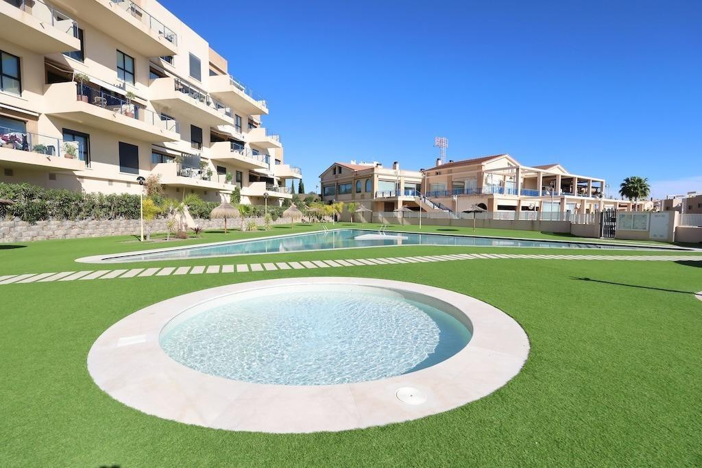For sale - 2 Bedroom 2 Bathroom Apartment - Middle Floor Apartment in Orihuela - La Zenia  - Alicante