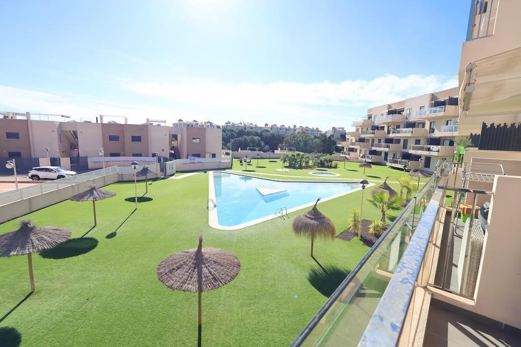 For sale - 2 Bedroom 2 Bathroom Apartment - Middle Floor Apartment in Orihuela - La Zenia  - Alicante