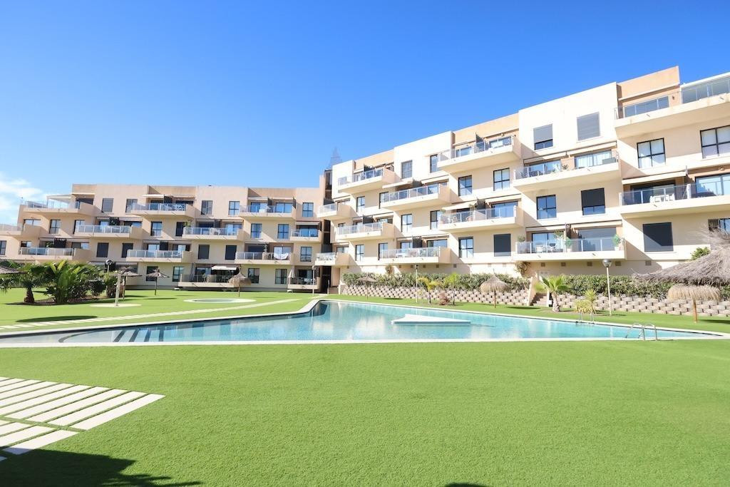 For sale - 2 Bedroom 2 Bathroom Apartment - Middle Floor Apartment in Orihuela - La Zenia  - Alicante