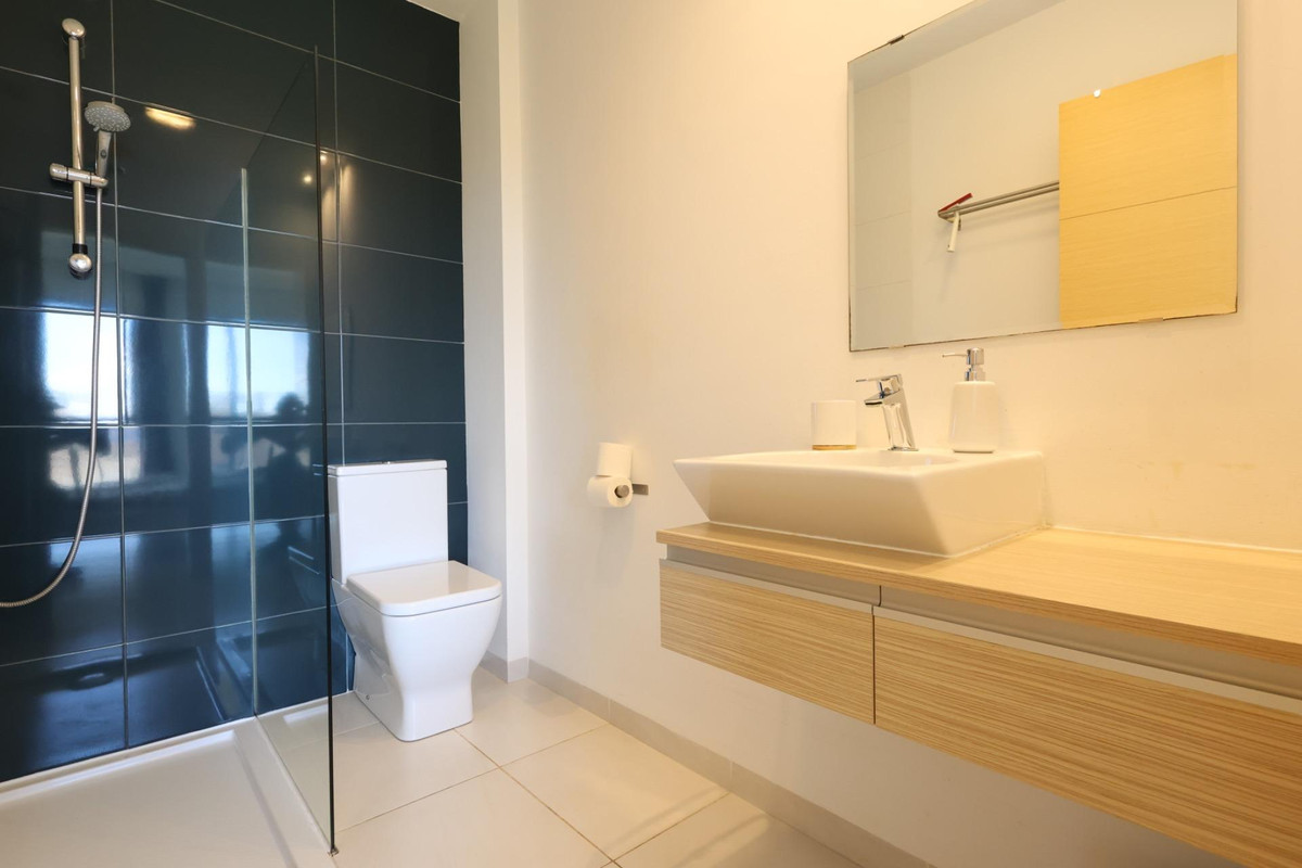 For sale - 2 Bedroom 2 Bathroom Apartment - Middle Floor Apartment in Orihuela - La Zenia  - Alicante