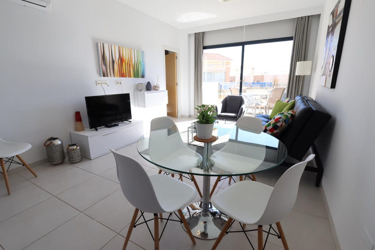 For sale - 2 Bedroom 2 Bathroom Apartment - Middle Floor Apartment in Orihuela - La Zenia  - Alicante