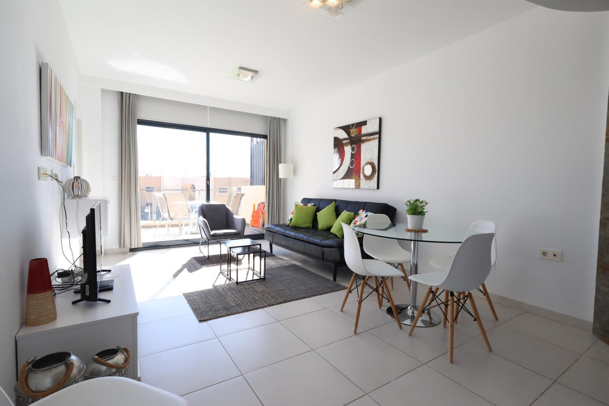 For sale - 2 Bedroom 2 Bathroom Apartment - Middle Floor Apartment in Orihuela - La Zenia  - Alicante