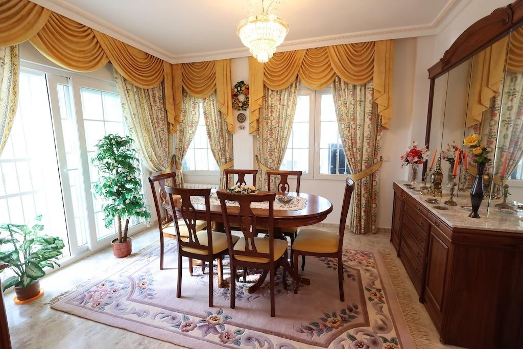 For sale - 5 Bedroom 4 Bathroom House - Detached Villa in Orihuela - Orihuela Costa  - Alicante