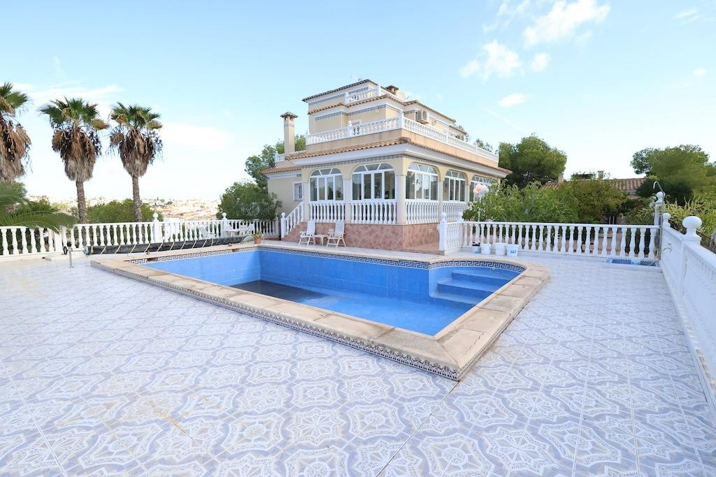For sale - 5 Bedroom 4 Bathroom House - Detached Villa in Orihuela - Orihuela Costa  - Alicante