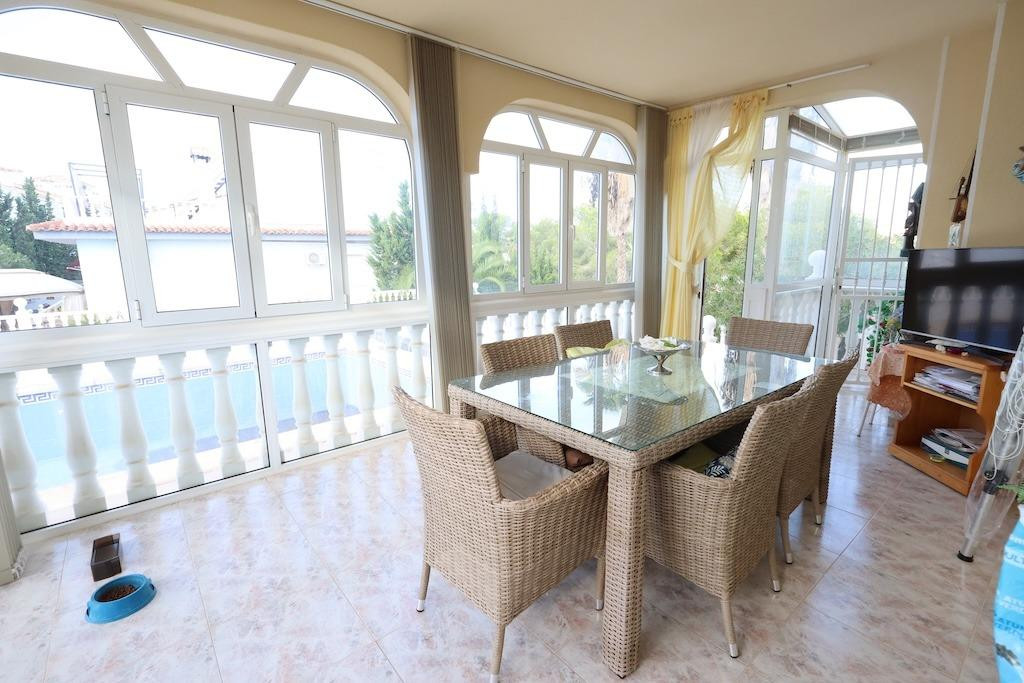 For sale - 5 Bedroom 4 Bathroom House - Detached Villa in Orihuela - Orihuela Costa  - Alicante