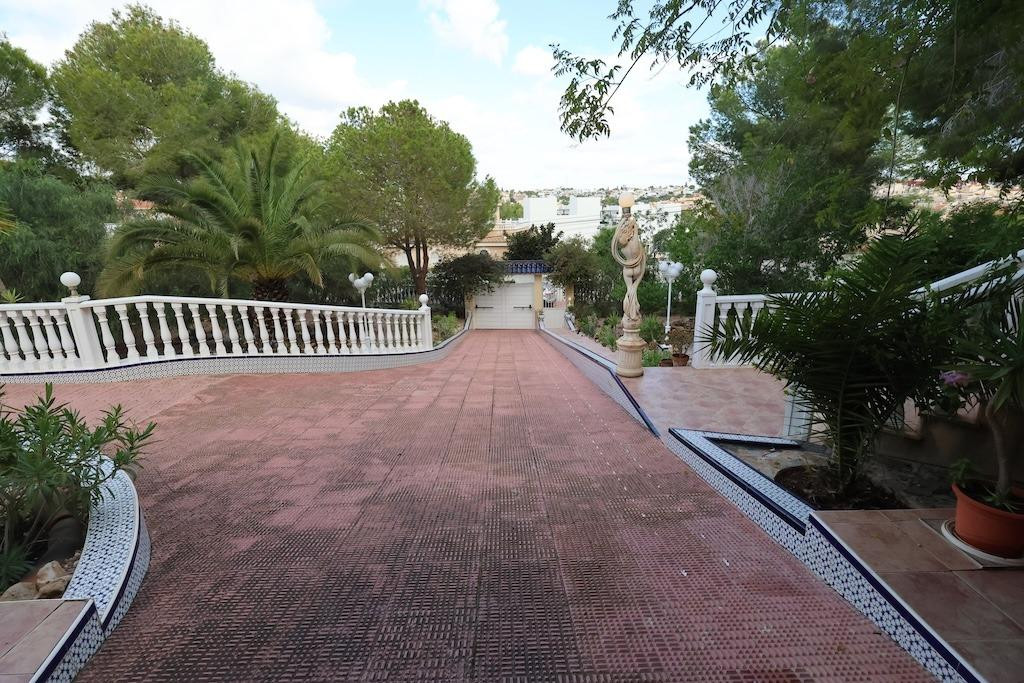 For sale - 5 Bedroom 4 Bathroom House - Detached Villa in Orihuela - Orihuela Costa  - Alicante