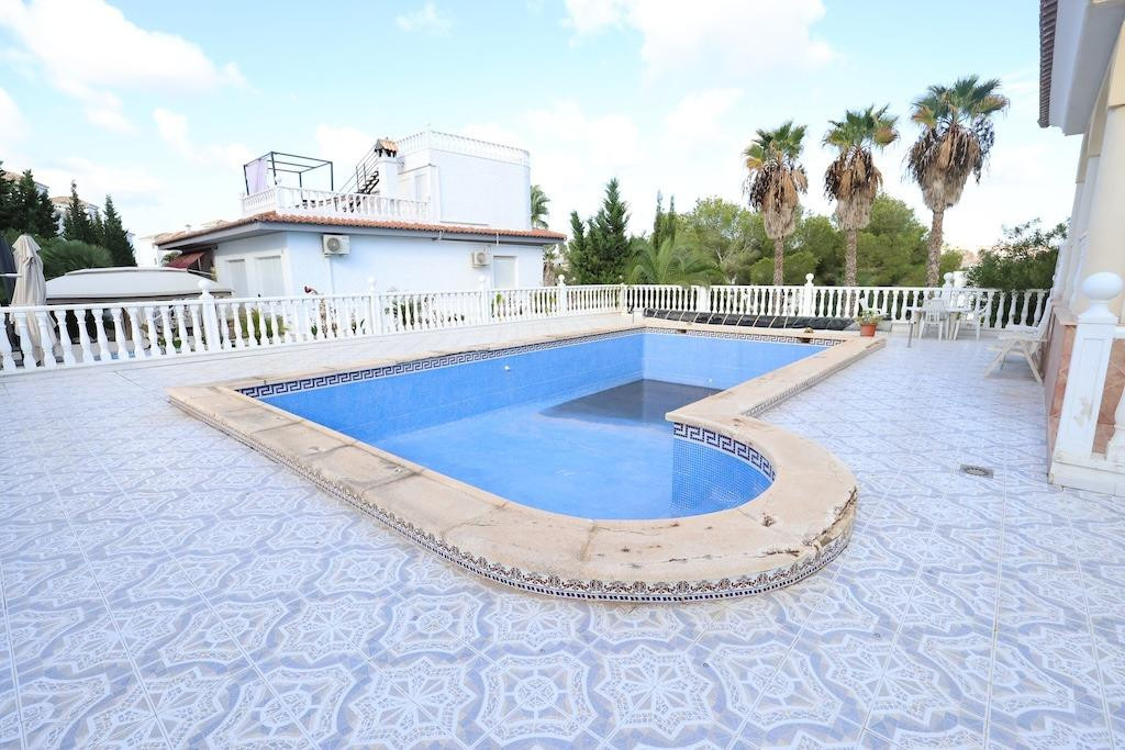 For sale - 5 Bedroom 4 Bathroom House - Detached Villa in Orihuela - Orihuela Costa  - Alicante