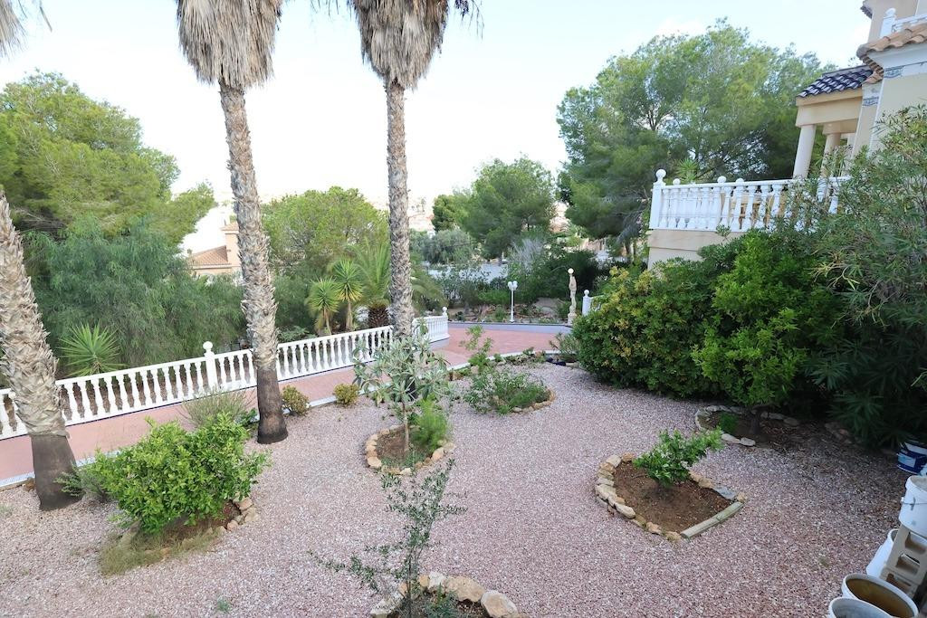 For sale - 5 Bedroom 4 Bathroom House - Detached Villa in Orihuela - Orihuela Costa  - Alicante