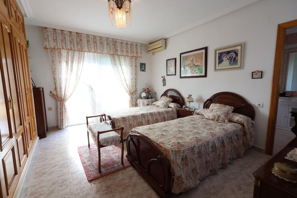 For sale - 5 Bedroom 4 Bathroom House - Detached Villa in Orihuela - Orihuela Costa  - Alicante