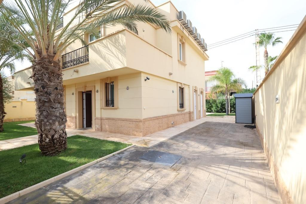 For sale - 4 Bedroom 3 Bathroom House - Detached Villa in Orihuela - Cabo Roig  - Alicante