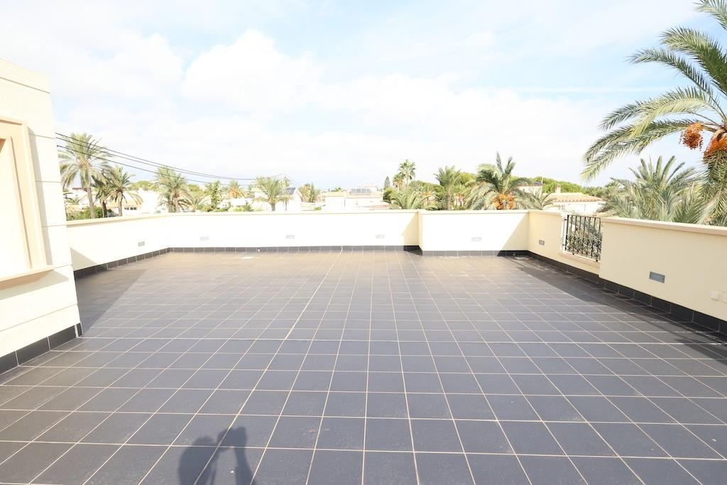 For sale - 4 Bedroom 3 Bathroom House - Detached Villa in Orihuela - Cabo Roig  - Alicante