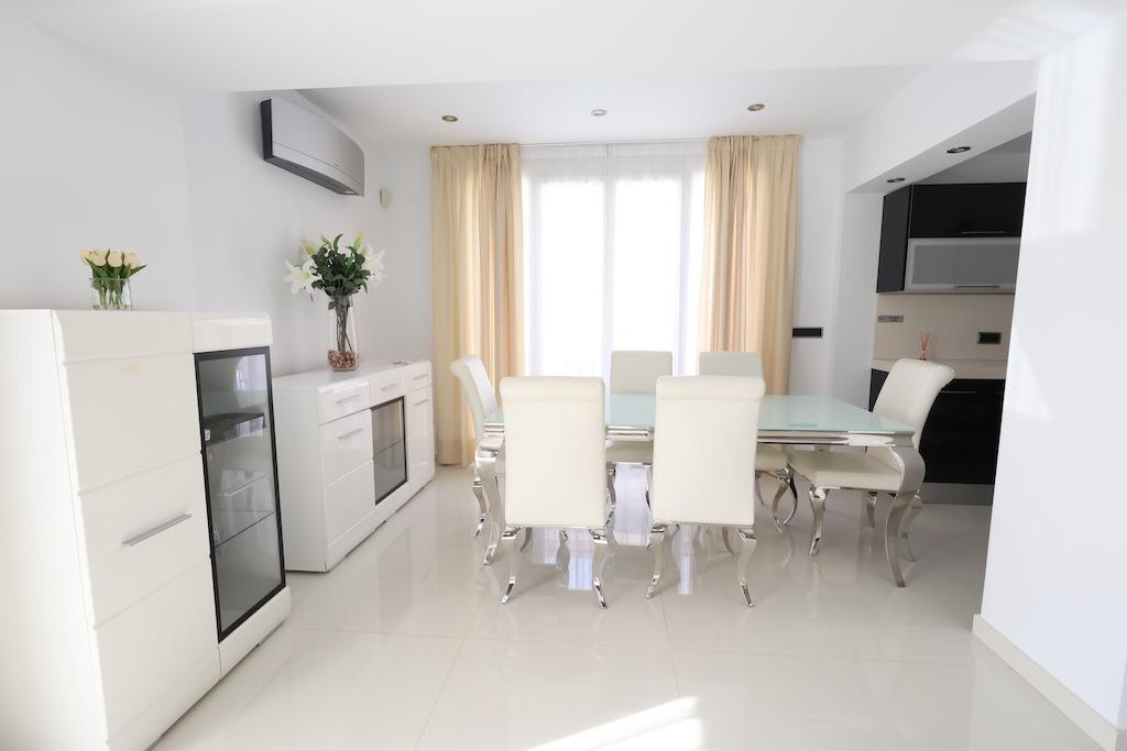 For sale - 4 Bedroom 3 Bathroom House - Detached Villa in Orihuela - Cabo Roig  - Alicante