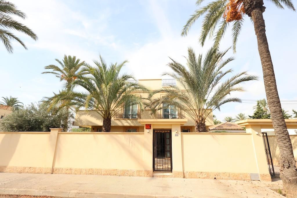 For sale - 4 Bedroom 3 Bathroom House - Detached Villa in Orihuela - Cabo Roig  - Alicante