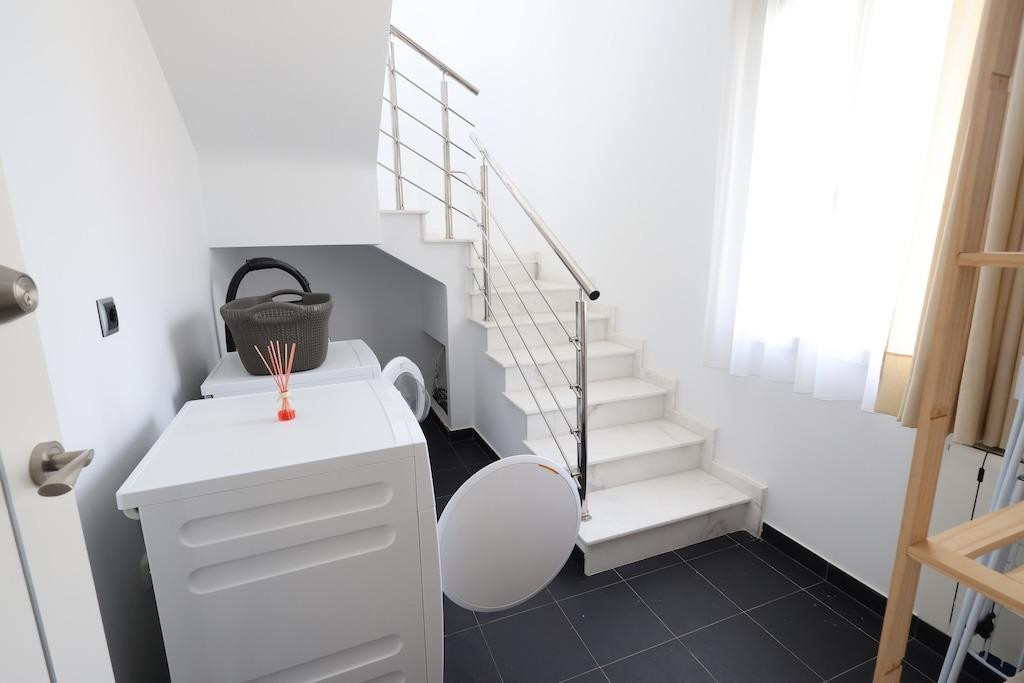 For sale - 4 Bedroom 3 Bathroom House - Detached Villa in Orihuela - Cabo Roig  - Alicante