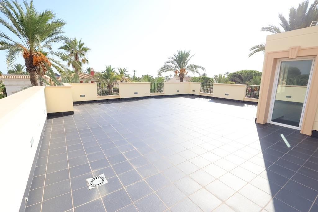 For sale - 4 Bedroom 3 Bathroom House - Detached Villa in Orihuela - Cabo Roig  - Alicante