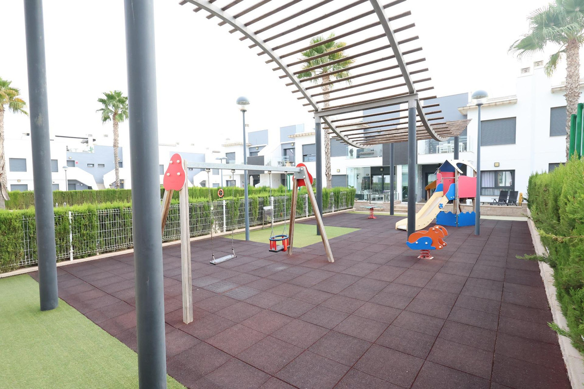 For sale - 2 Bedroom 2 Bathroom House - Bungalow in Pilar de la Horadada - Pilar de la Horadada Centro  - Alicante