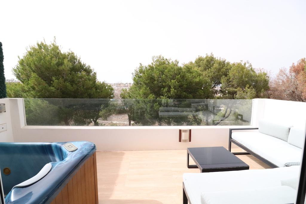 For sale - 3 Bedroom 3 Bathroom House - Detached Villa in Orihuela - Orihuela Costa  - Alicante