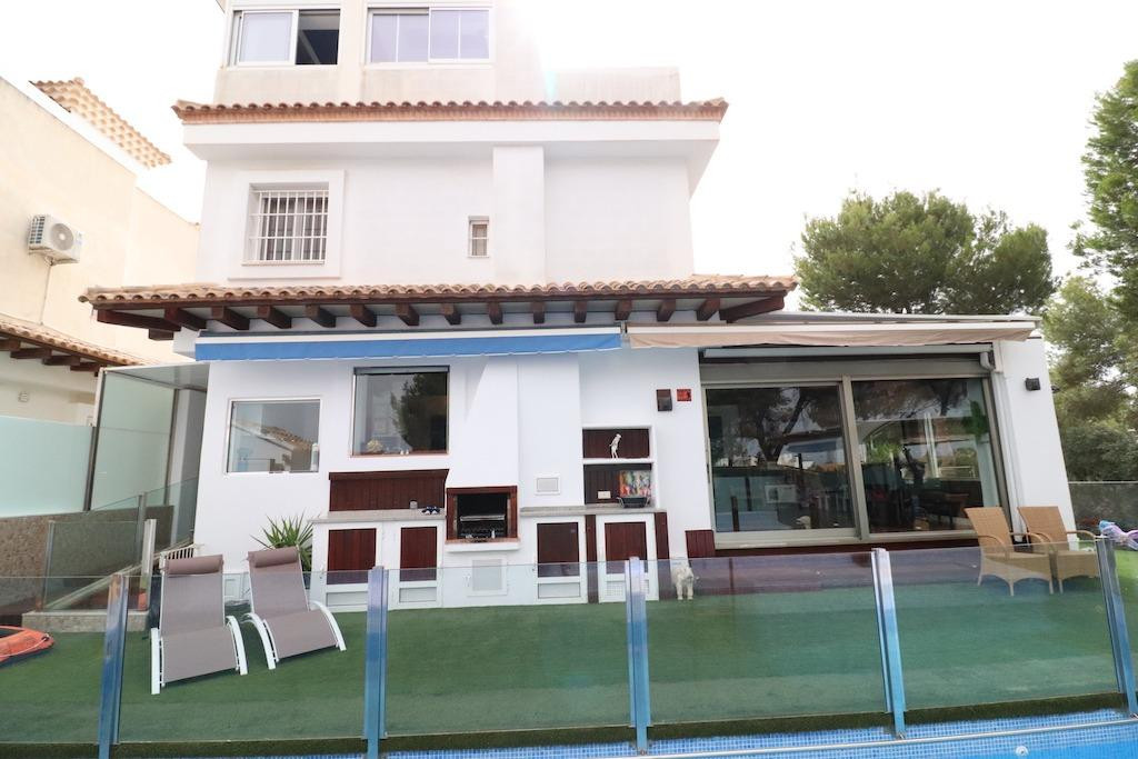 For sale - 3 Bedroom 3 Bathroom House - Detached Villa in Orihuela - Orihuela Costa  - Alicante
