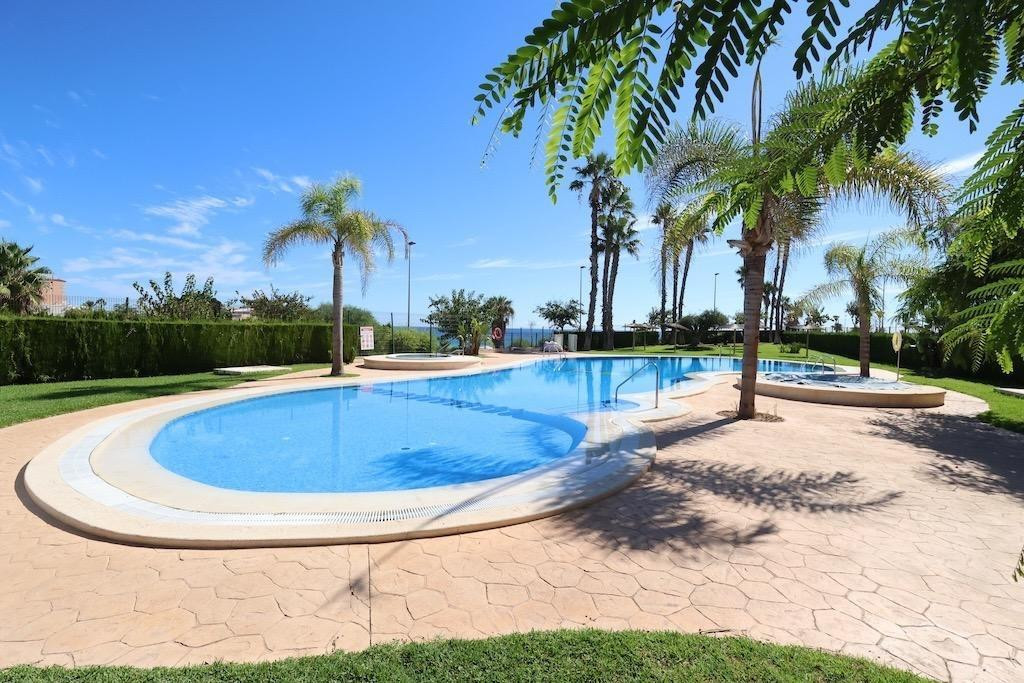 For sale - 3 Bedroom 2 Bathroom Apartment - Penthouse in Orihuela - Mil Palmeras  - Alicante