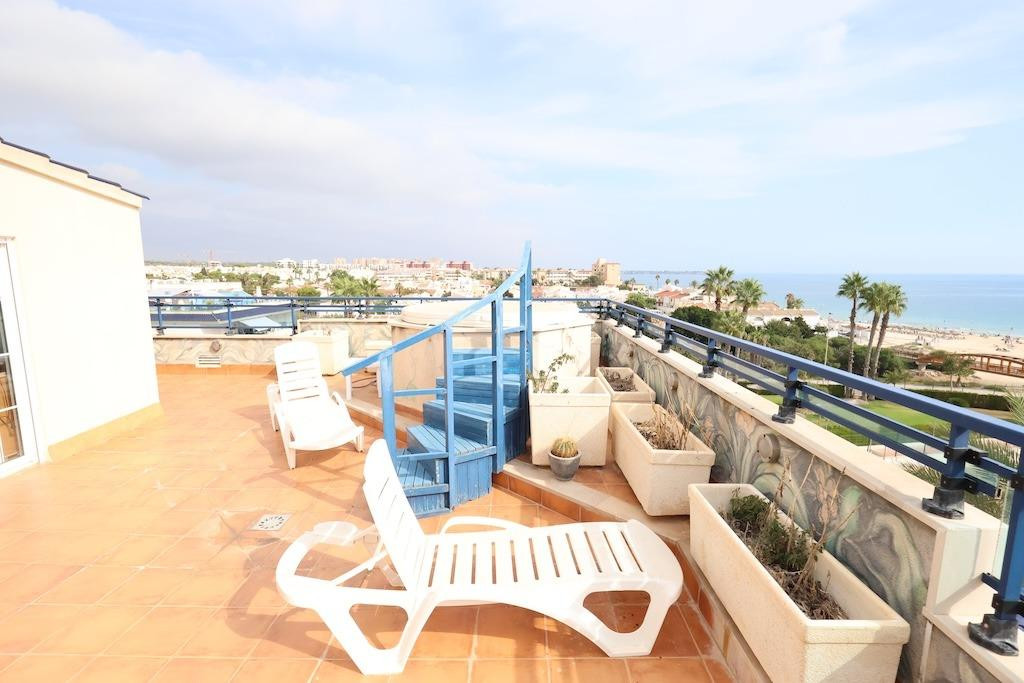 For sale - 3 Bedroom 2 Bathroom Apartment - Penthouse in Orihuela - Mil Palmeras  - Alicante