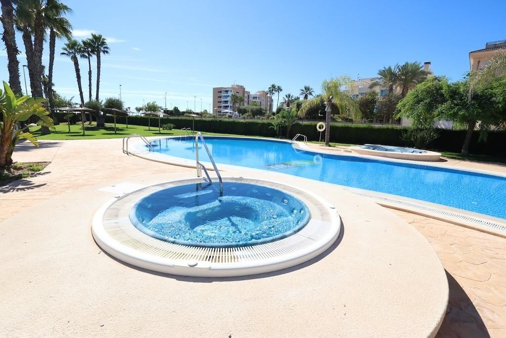 For sale - 3 Bedroom 2 Bathroom Apartment - Penthouse in Orihuela - Mil Palmeras  - Alicante