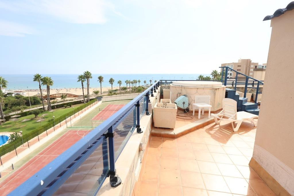 For sale - 3 Bedroom 2 Bathroom Apartment - Penthouse in Orihuela - Mil Palmeras  - Alicante