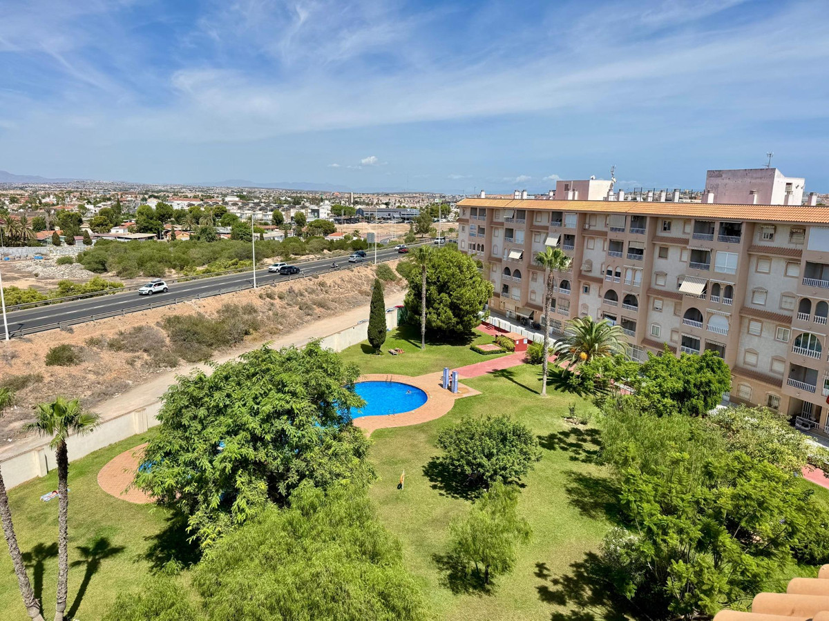 For sale - 2 Bedroom 1 Bathroom Apartment - Penthouse in Torrevieja - Torrevieja Centro  - Alicante