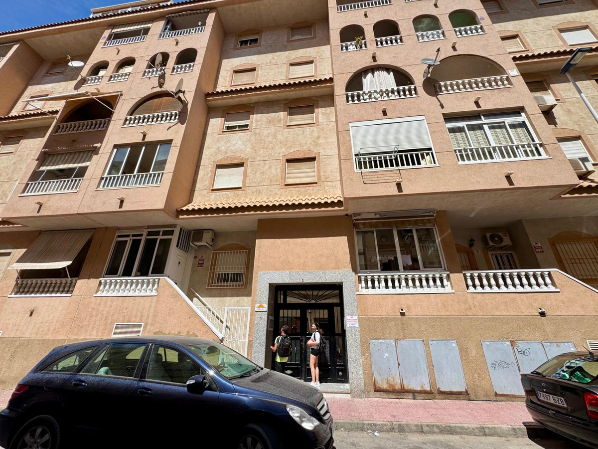 For sale - 2 Bedroom 1 Bathroom Apartment - Penthouse in Torrevieja - Torrevieja Centro  - Alicante